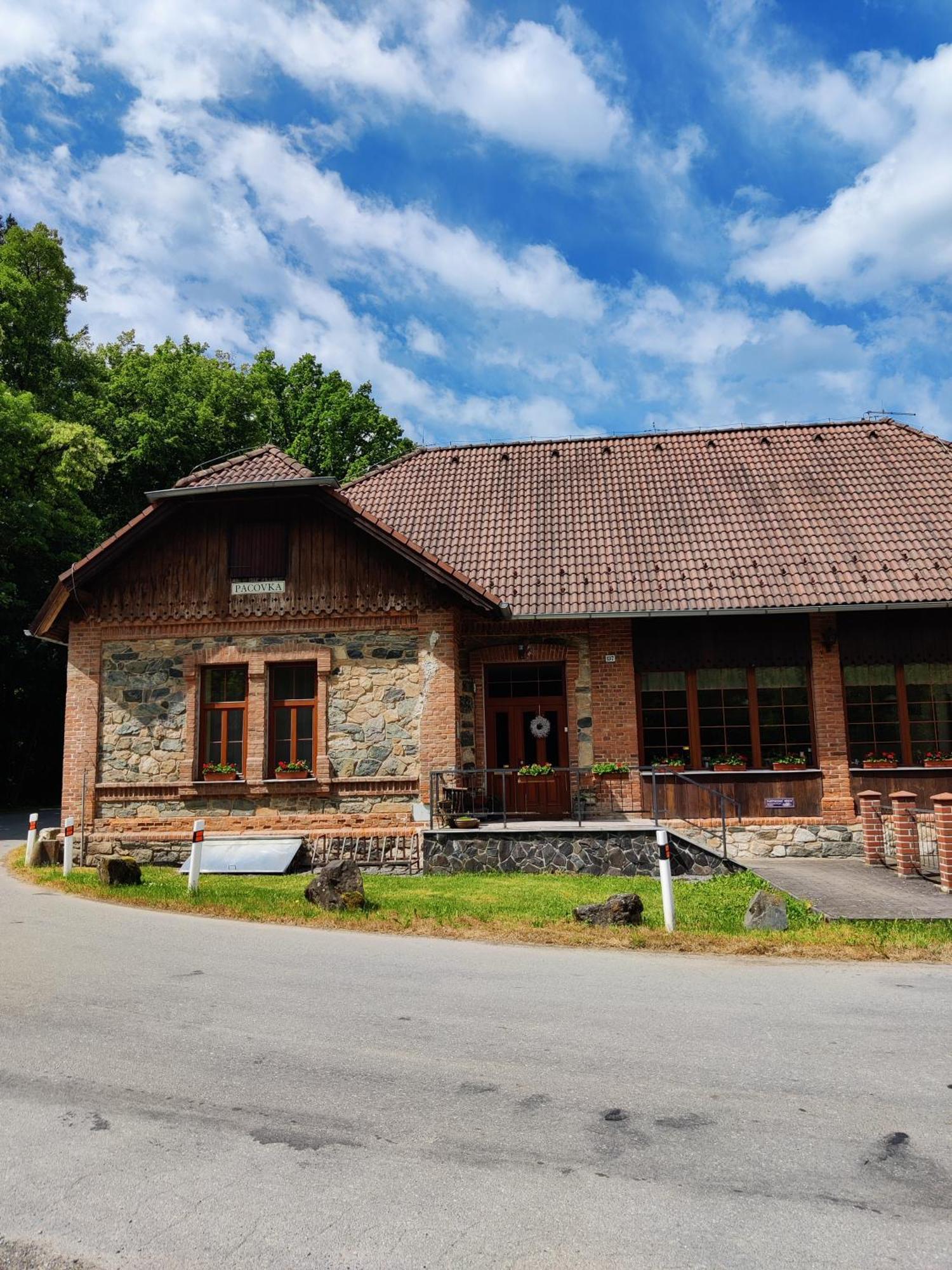 Penzion Pacovka Hotel Chynov Bagian luar foto